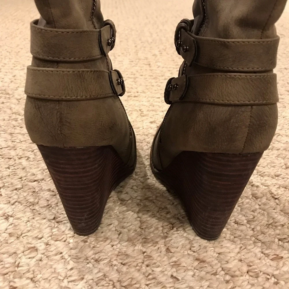 Very Volatile Women’s Wedge Boots - Picture 7 of 10